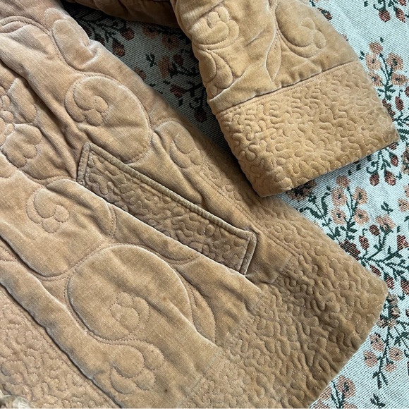 1970s Vintage Quilted Velvet Tan Jacket - Picture 3 of 9
